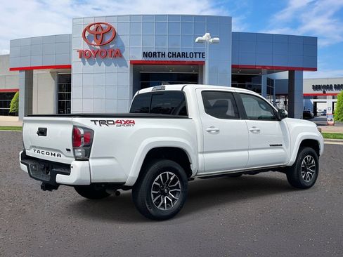 Used 2022 Toyota Tacoma TRD Sport w/ TRD Premium Sport Package AWD/4WD image 8
