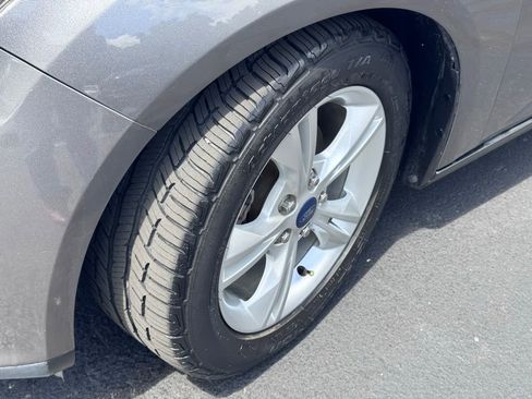 Used 2014 Ford Focus SE FWD image 2
