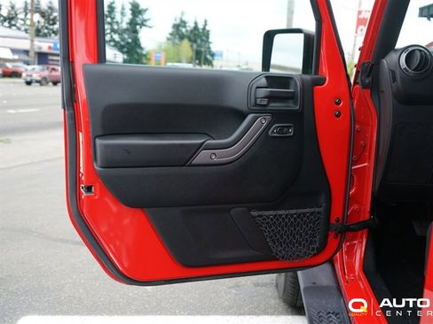 Used 2018 Jeep Wrangler Sport AWD/4WD image 12