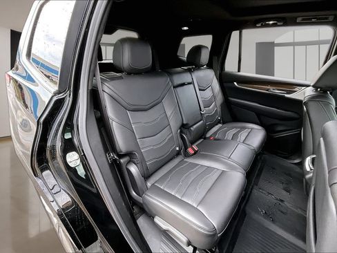 Used 2025 Cadillac XT6 Premium Luxury w/ Platinum Package AWD/4WD image 27
