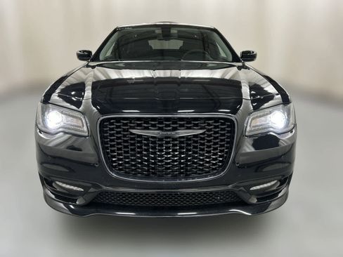 Used 2023 Chrysler 300 Touring L w/ Popular Equipment Group image 6