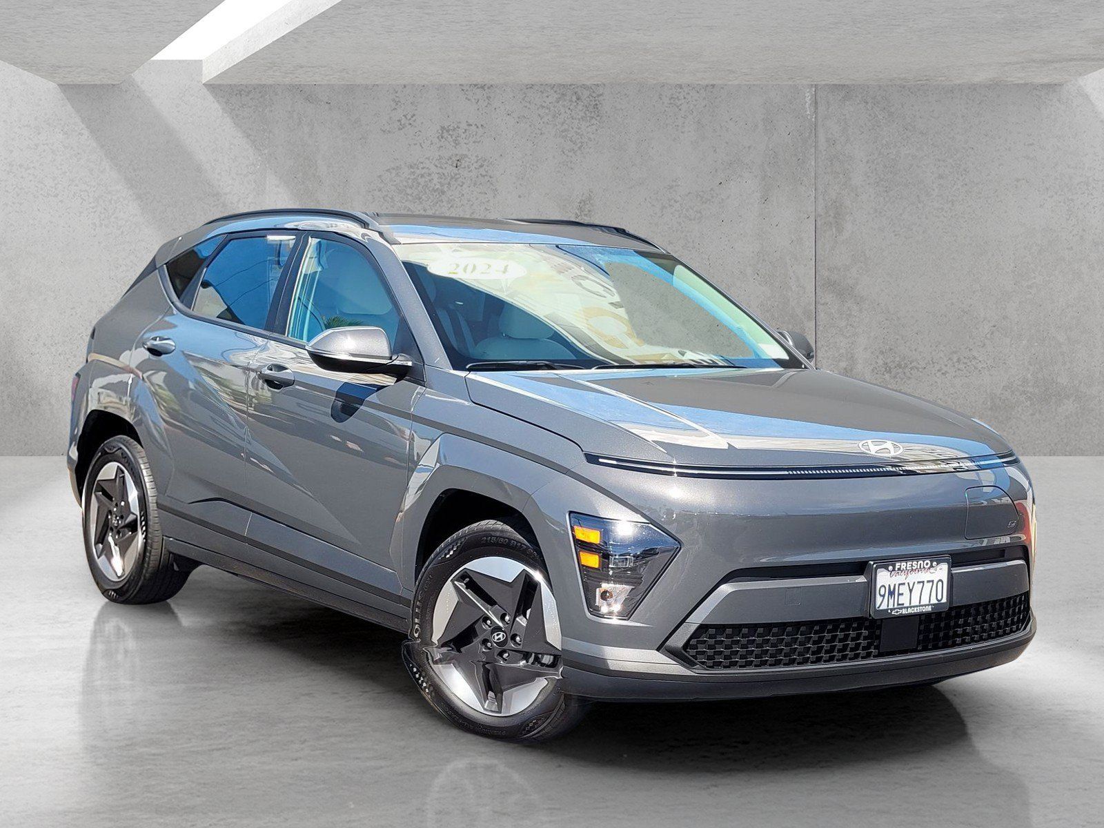 Used 2024 Hyundai Kona SEL FWD image 2