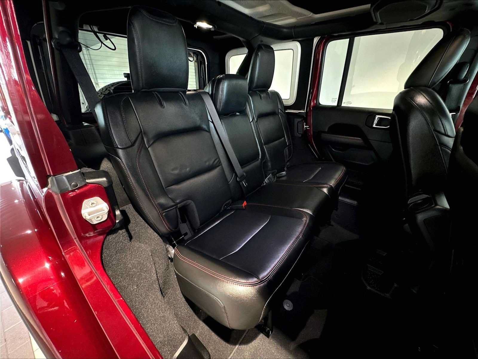 Used 2021 Jeep Wrangler Unlimited Rubicon AWD/4WD image 32