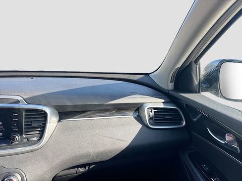 Used 2019 Kia Sorento L image 17