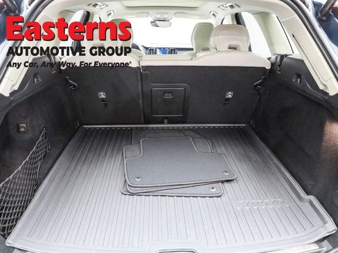 Used 2022 Volvo XC60 B6 Inscription w/ Advanced Package image 9