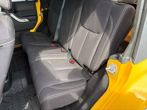 Used 2015 Jeep Wrangler Unlimited Sahara w/ Connectivity Group AWD/4WD image 21