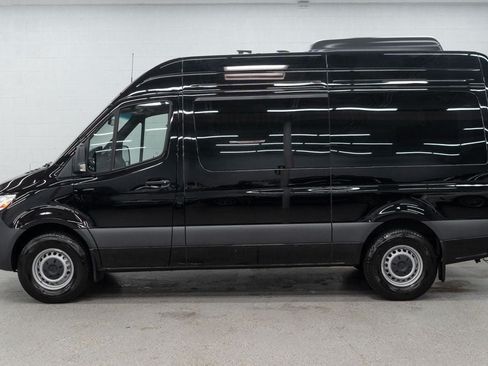 Used 2025 Mercedes-Benz Sprinter 2500 image 2