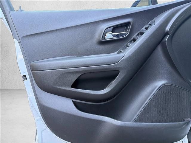 Used 2020 Chevrolet Trax LT AWD/4WD image 8