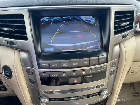 Used 2013 Lexus LX 570 4WD w/ Luxury Pkg image 49
