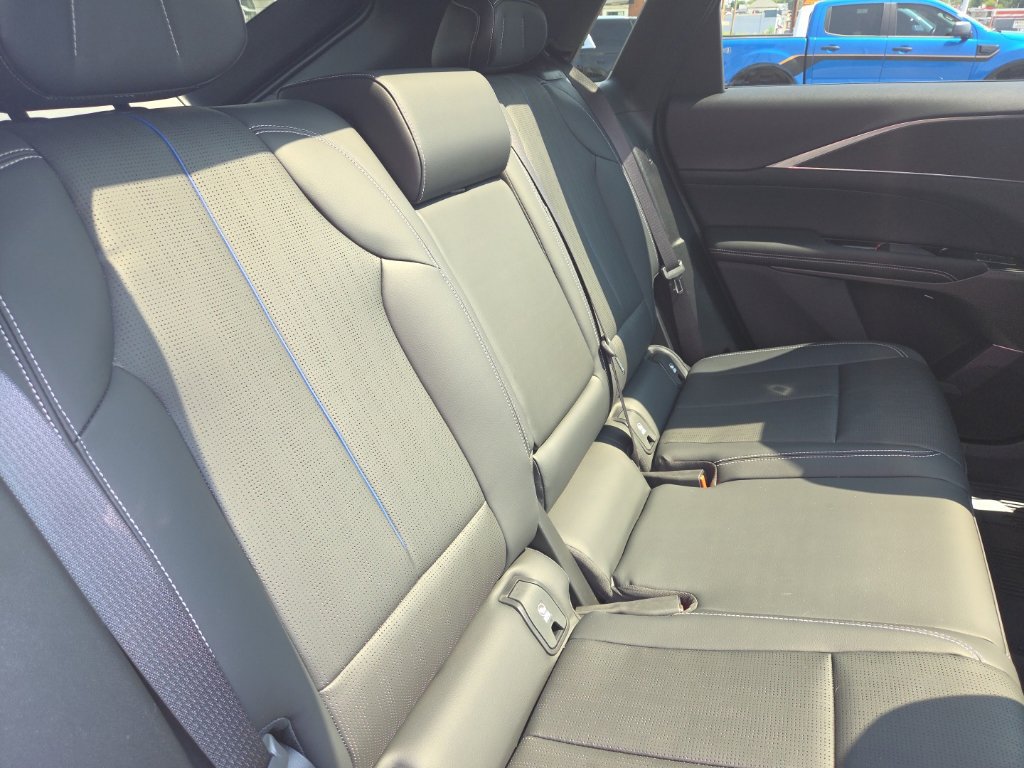 Used 2024 Cadillac Lyriq Luxury AWD/4WD image 20