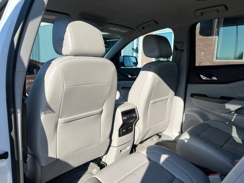 Used 2023 GMC Acadia SLT AWD/4WD image 22