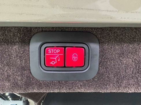 Used 2021 Aston Martin DBX image 42