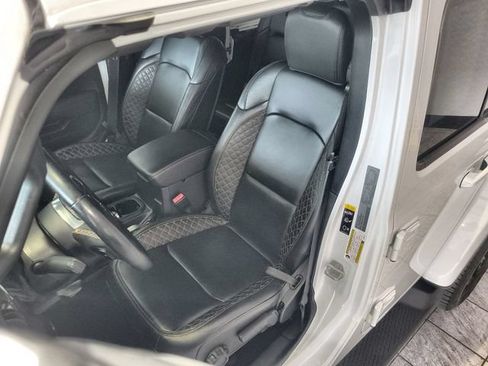Used 2022 Jeep Wrangler Unlimited Sahara AWD/4WD image 11