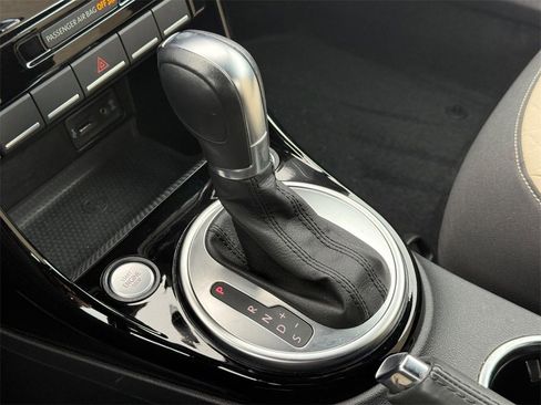 Used 2019 Volkswagen Beetle 2.0T SE image 18