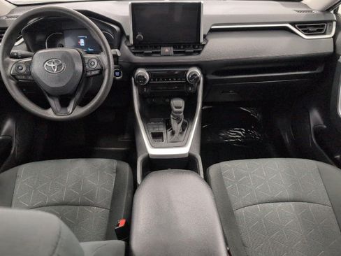 Used 2025 Toyota RAV4 XLE AWD/4WD image 6