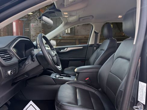 Used 2022 Ford Escape SEL w/ Technology Package AWD/4WD image 13