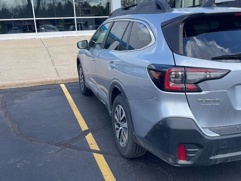 Used 2021 Subaru Outback Premium image 2