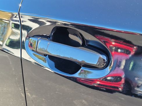 Certified 2023 Subaru Crosstrek 2.0i image 8