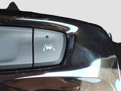 Used 2025 Chevrolet Trax LT FWD image 20