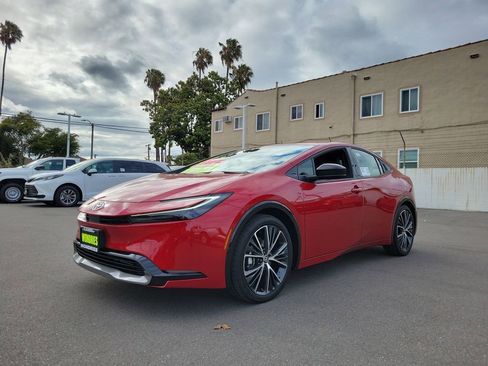 New 2026 Toyota Prius XLE FWD image 2