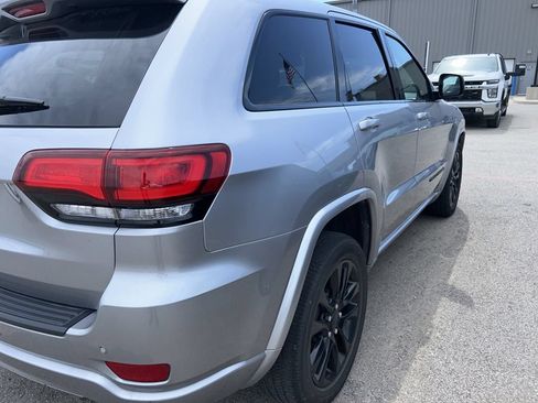 Used 2021 Jeep Grand Cherokee Laredo X AWD/4WD image 5