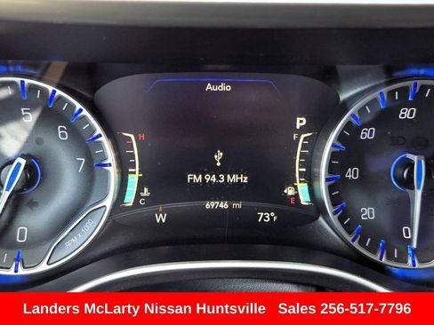 Used 2023 Chrysler Pacifica Touring-L FWD image 32