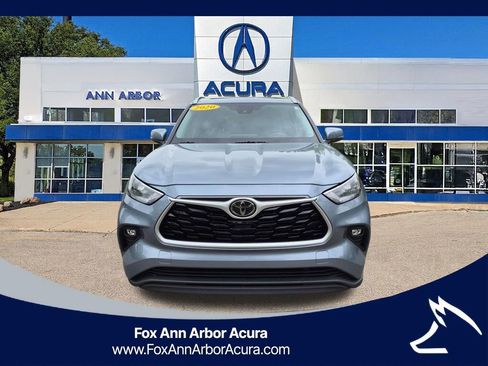 Used 2020 Toyota Highlander XLE AWD/4WD image 8