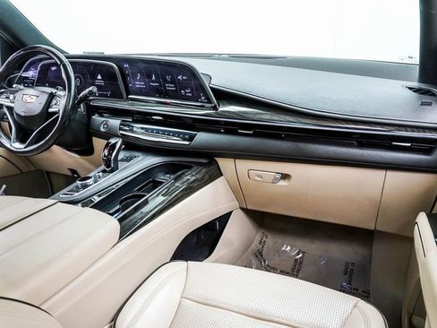 Used 2023 Cadillac Escalade ESV Premium Luxury image 17