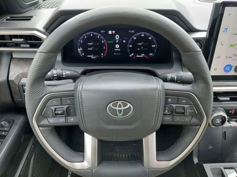 Used 2025 Toyota Tacoma Limited AWD/4WD image 37