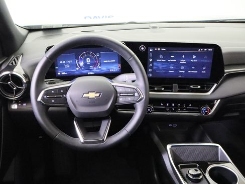 New 2026 Chevrolet Equinox LT w/ Safety and Technology Package FWD image 18