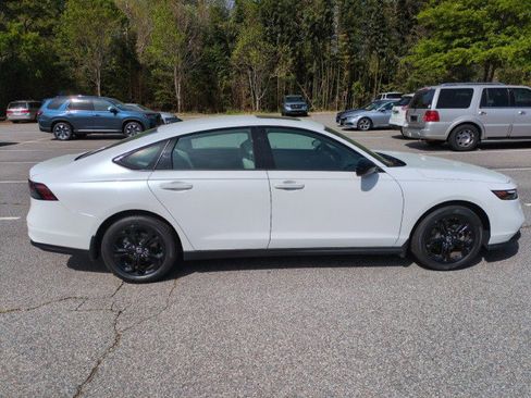 Certified 2025 Honda Accord SE image 5