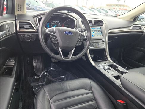 Used 2017 Ford Fusion SE w/ Fusion SE Technology Package image 20