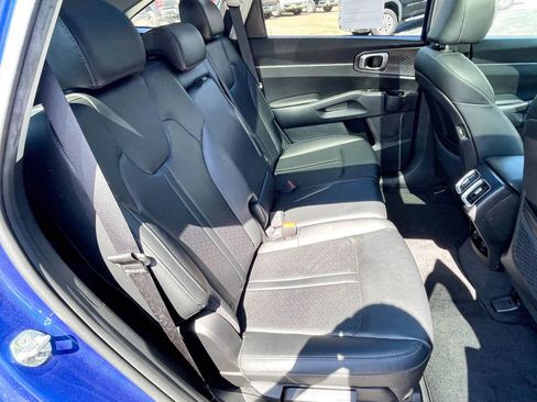 Used 2023 Kia Sorento S w/ Panoramic Sunroof Package FWD image 13