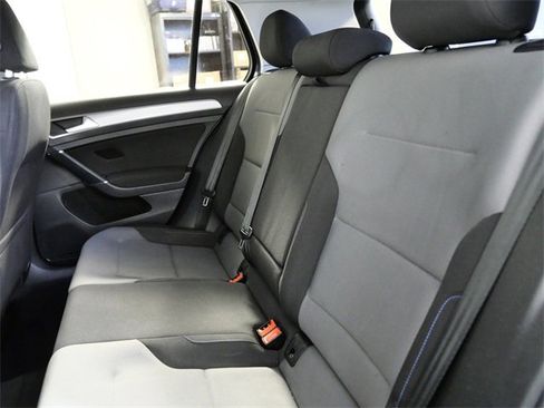 Used 2016 Volkswagen e-Golf SE w/ DC Fast Charging Package image 14