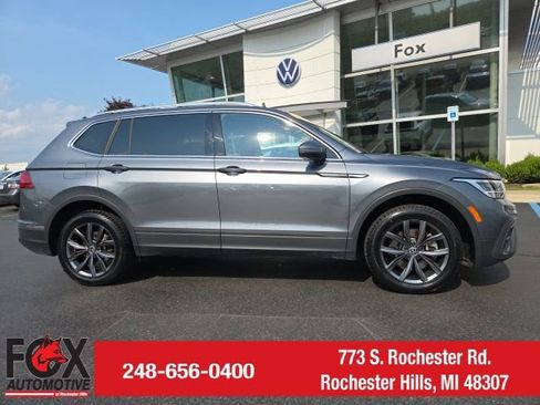 Used 2022 Volkswagen Tiguan SE w/ Panoramic Sunroof Package image 1