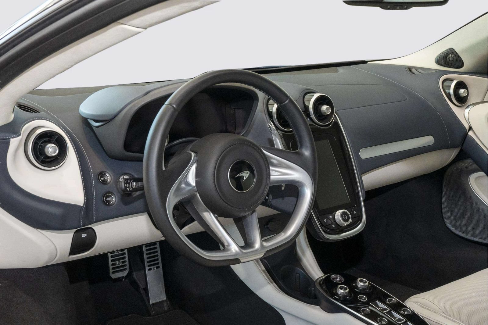Used 2023 McLaren GT RWD image 20