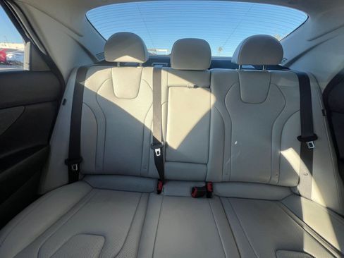 Used 2025 Hyundai Elantra Limited image 38