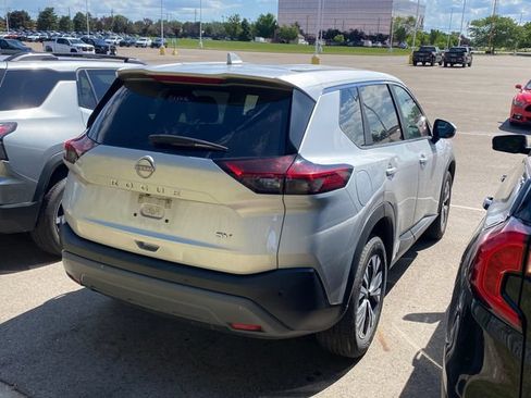 Used 2023 Nissan Rogue SV FWD image 2