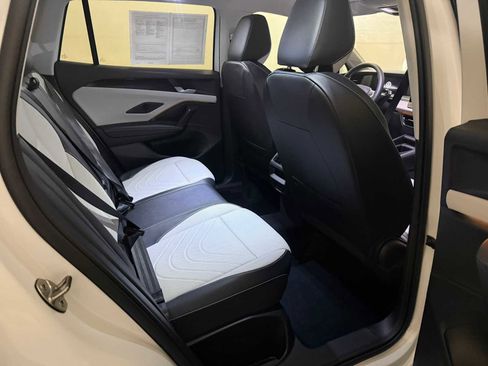 Certified 2025 Volkswagen Tiguan SE w/ Panoramic Sunroof Package image 26