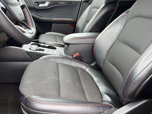 Certified 2025 Ford Escape ST-Line Select AWD/4WD image 19