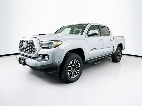 Used 2020 Toyota Tacoma TRD Sport w/ Technology Package image 3