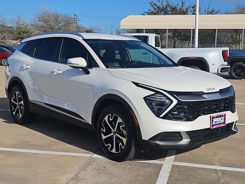 Used 2025 Kia Sportage EX image 3