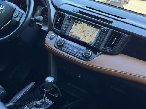 Used 2017 Toyota RAV4 Limited image 28