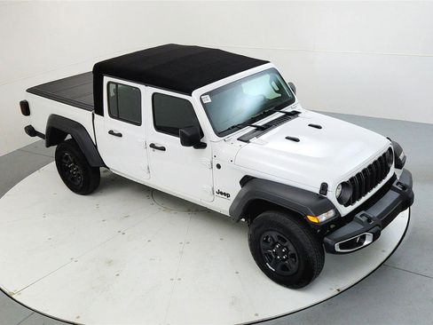 Used 2024 Jeep Gladiator Sport image 14