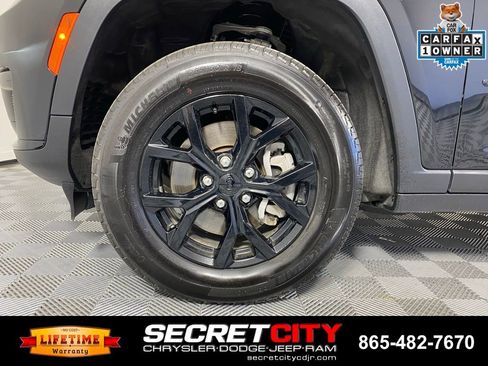 Used 2025 Jeep Grand Cherokee L Altitude AWD/4WD image 8