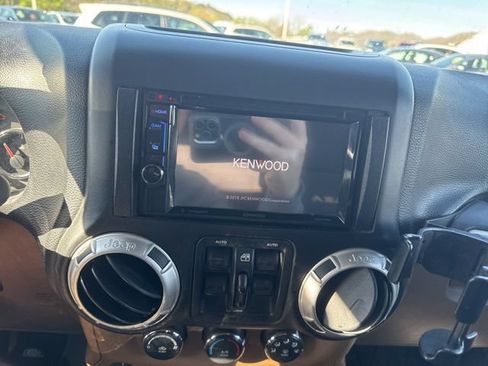 Used 2015 Jeep Wrangler Unlimited Sahara AWD/4WD image 16