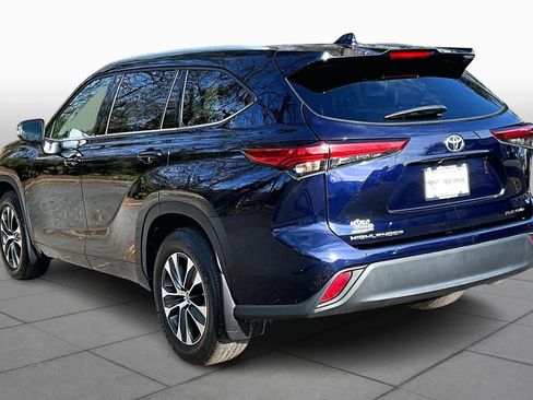 Certified 2022 Toyota Highlander XLE image 12