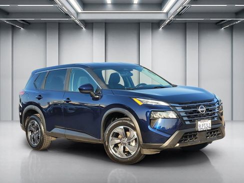 Used 2024 Nissan Rogue SV image 1