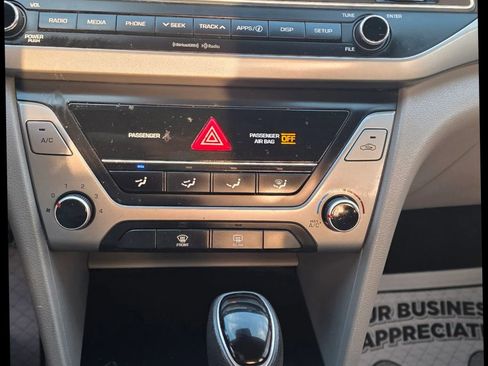 Used 2017 Hyundai Elantra SE image 13