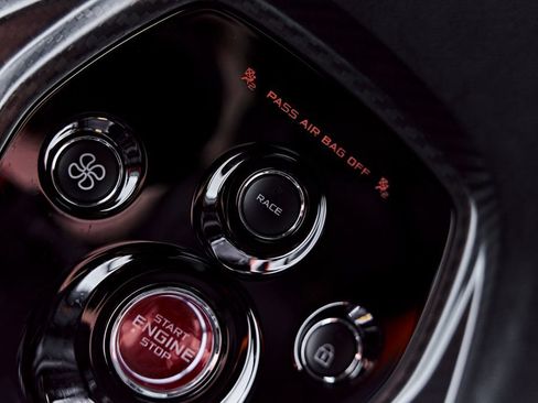 Used 2019 McLaren Senna RWD image 95